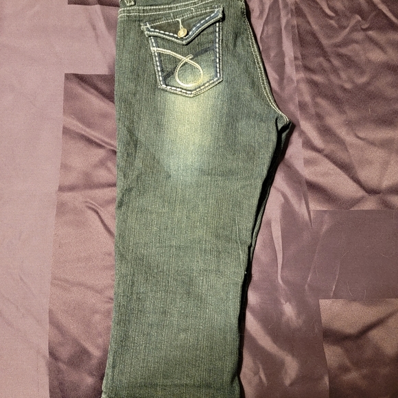RUE 21 distressed capris with bling button - Picture 2 of 2
